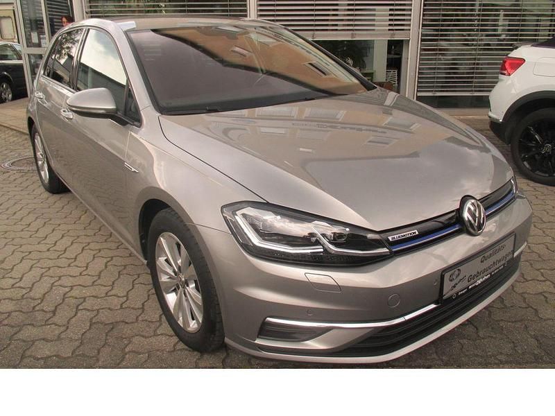 Silber Gebraucht 2019 VW Golf VII Comfortline Limousine | 15.780 € (Fairer Preis) - Bild 1/4