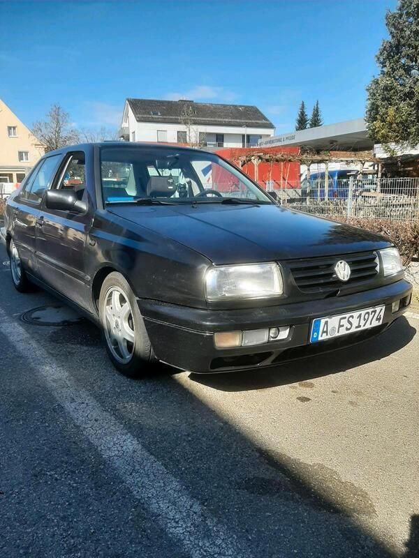 Violet Gebraucht 1997 VW Vento Limousine | 2.200 € - Bild 1/4