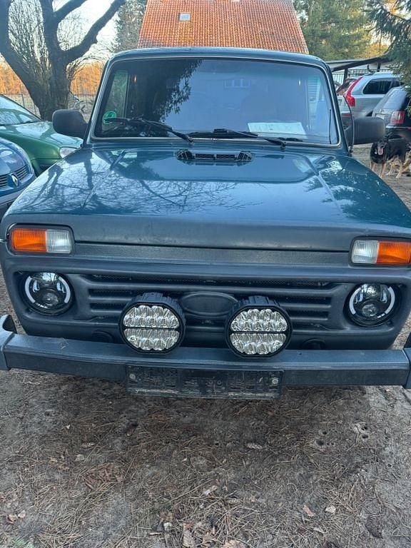 Gebraucht Lada niva 82 PS (60 kW) 2010 Grün SUV