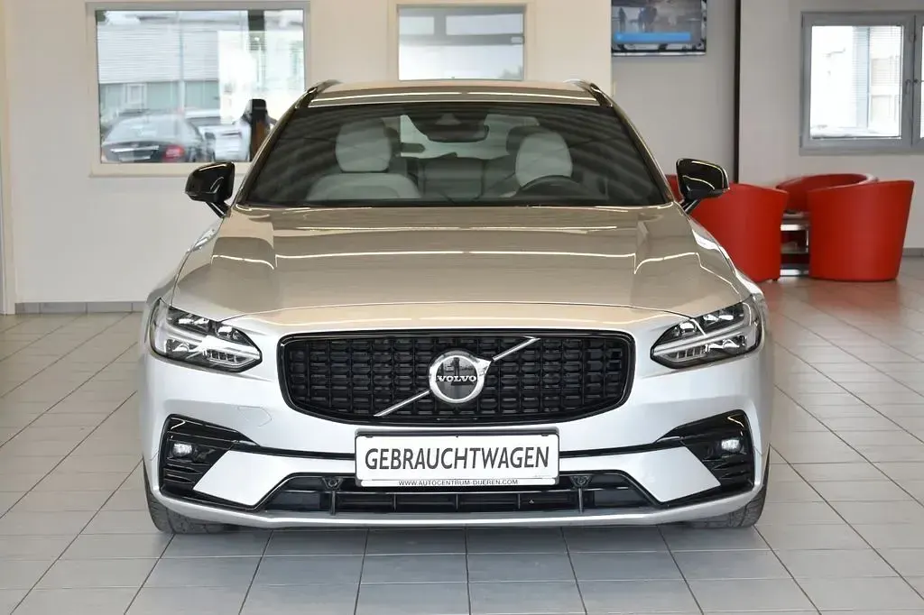 Gebraucht Volvo V90 R-Design 197 PS (144 kW) 2021 Bright silver metallic / metal Kombi