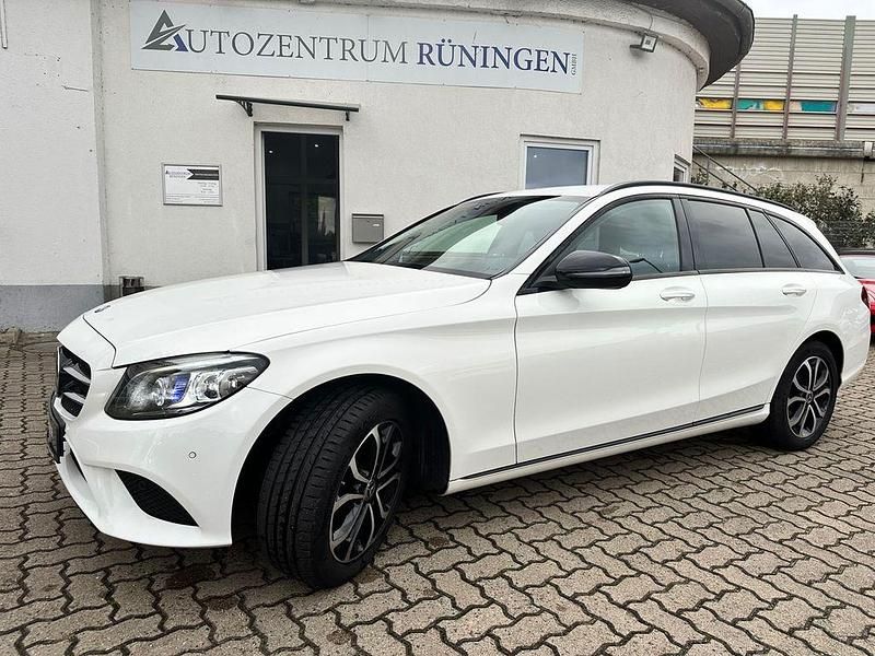 Weiß Gebraucht 2021 Mercedes C220 Limousine | 20.890 € (Superpreis) - Bild 1/4