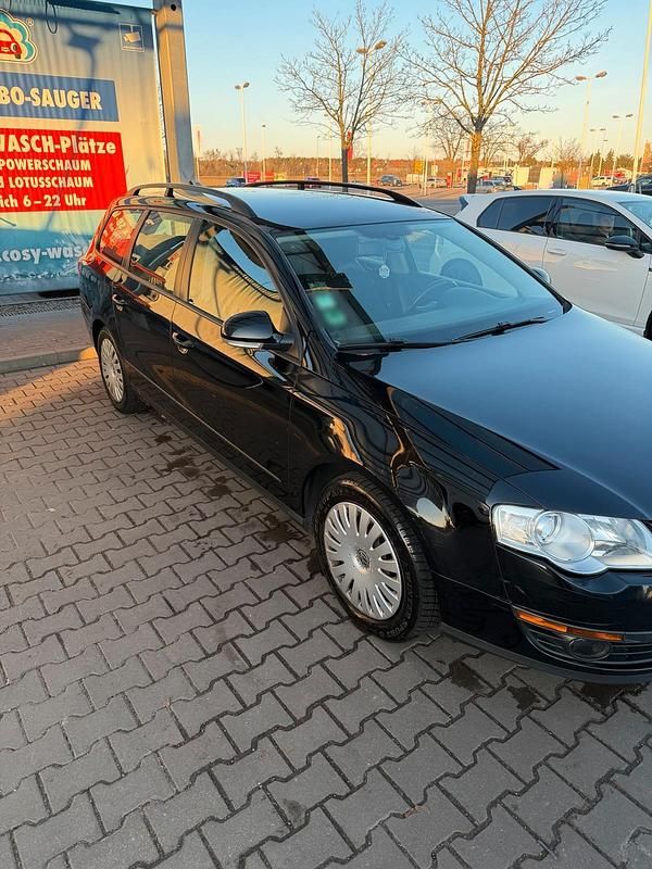 Gebraucht VW Passat 105 PS (77 kW) 2010 Schwarz Kombi