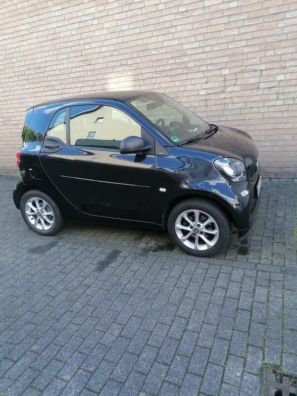 Schwarz Gebraucht 2017 Smart ForTwo Coupé Kleinwagen | 11.250 € (Fairer Preis) - Bild 1/4