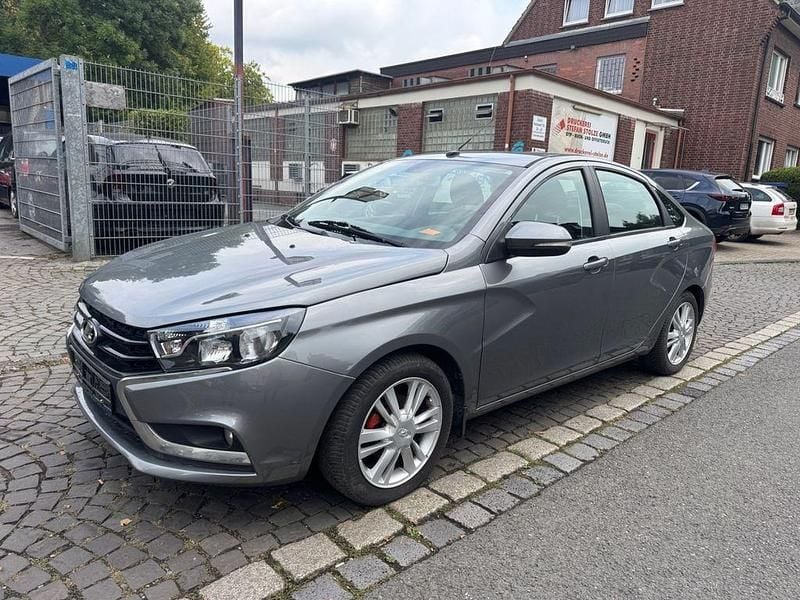 Second-hand Lada Vesta 106 CP (77 kW) 2018 Argintiu Berlinǎ