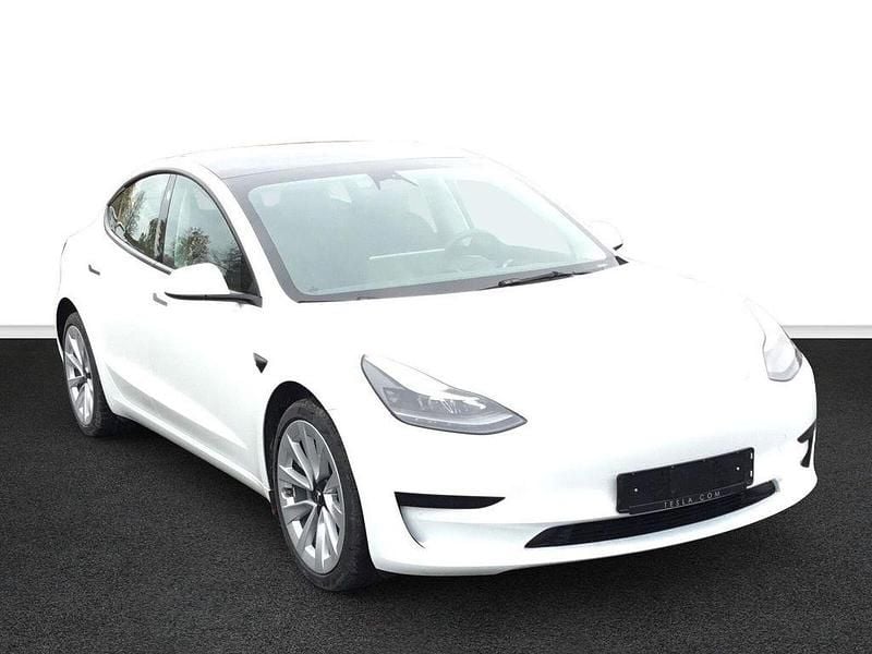 Gebraucht Tesla Model 3 Standard Range 239 kW (325 PS) 2022 Weiß Limousine