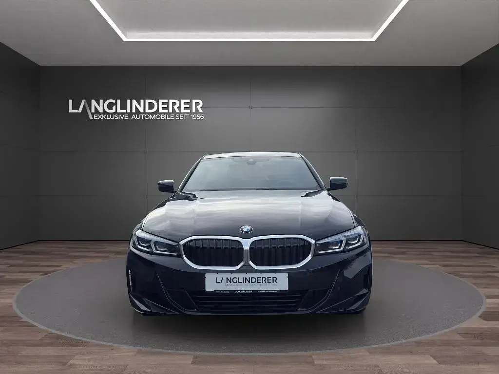 Gebraucht BMW 320 184 PS (135 kW) 2024 Black sapphire metallic Limousine