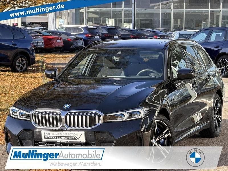 Black sapphire Gebraucht 2024 BMW 330e M Sport Kombi | 45.700 € (Fairer Preis) - Bild 1/4