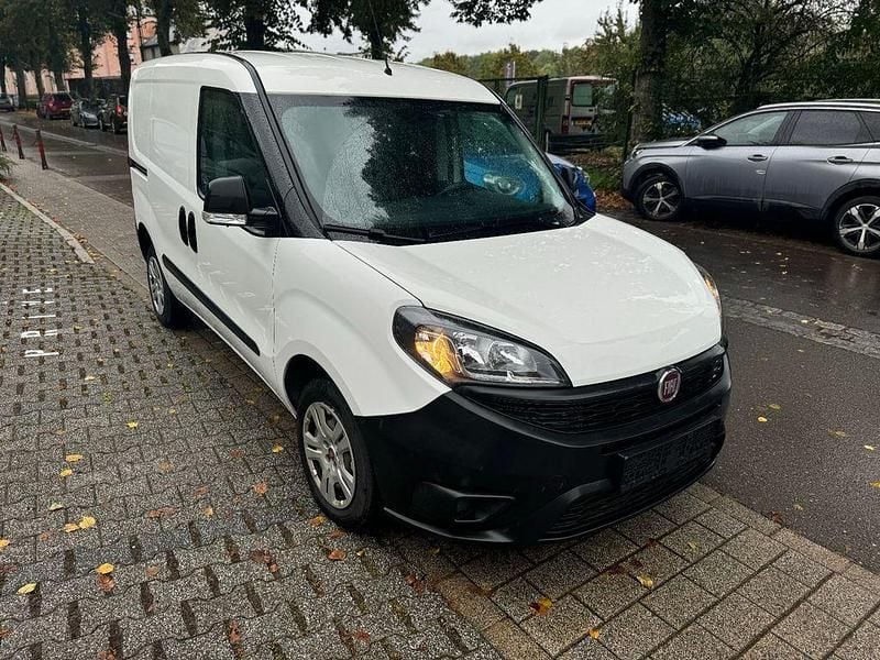 Weiß Gebraucht 2019 Fiat Doblò Van / Kleinbus | 10.800 € (Etwas zu teuer) - Bild 1/4