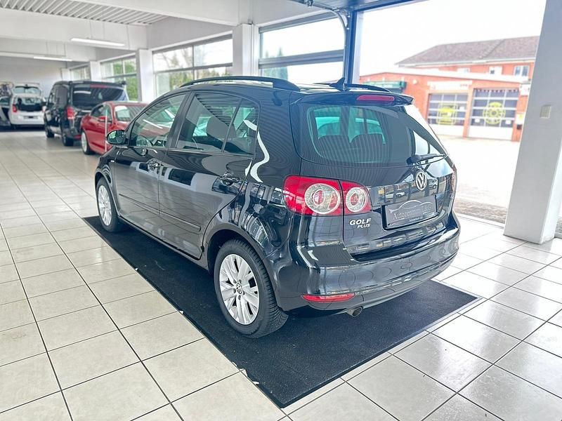 Gebraucht VW Golf VII Life 105 PS (77 kW) 2013 Deep black perleffekt Kleinwagen