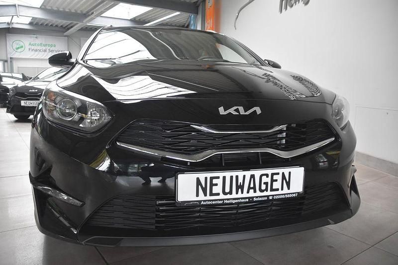 Schwarz Neu 2025 Kia Ceed Sportswagon Vision Kombi | 24.180 € (Superpreis) - Bild 1/4