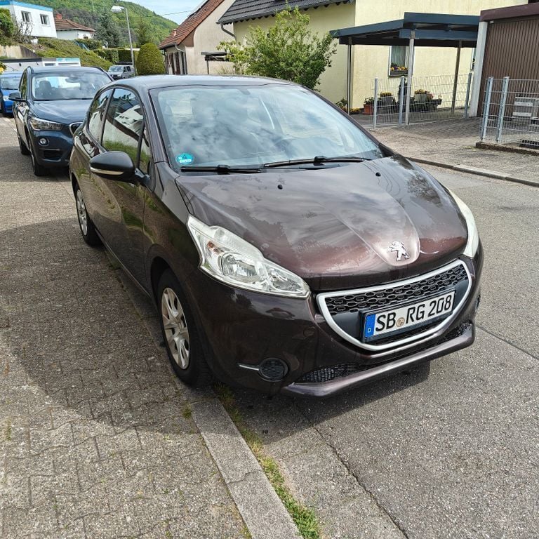 Braun Gebraucht 2013 Peugeot 208 Active Kleinwagen | 4.500 € (Guter Preis) - Bild 1/4