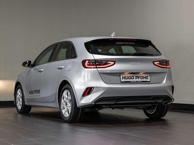 Gebraucht Kia Ceed Vision 140 PS (102 kW) 2025 Sparklingsilber Kleinwagen