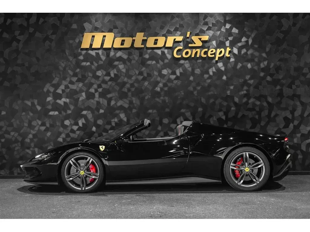Second-hand Ferrari 296 829 CP (609 kW) 2025 Negru Cabrio