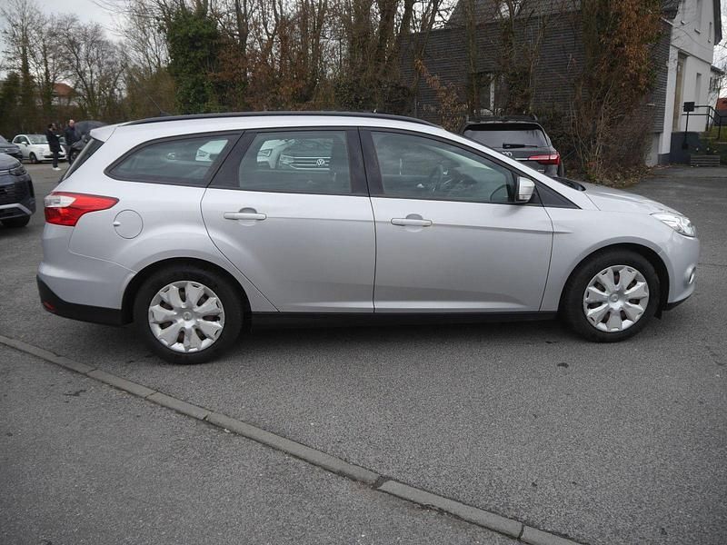 Gebraucht Ford Focus Trend 116 PS (85 kW) 2012 Silber Kombi