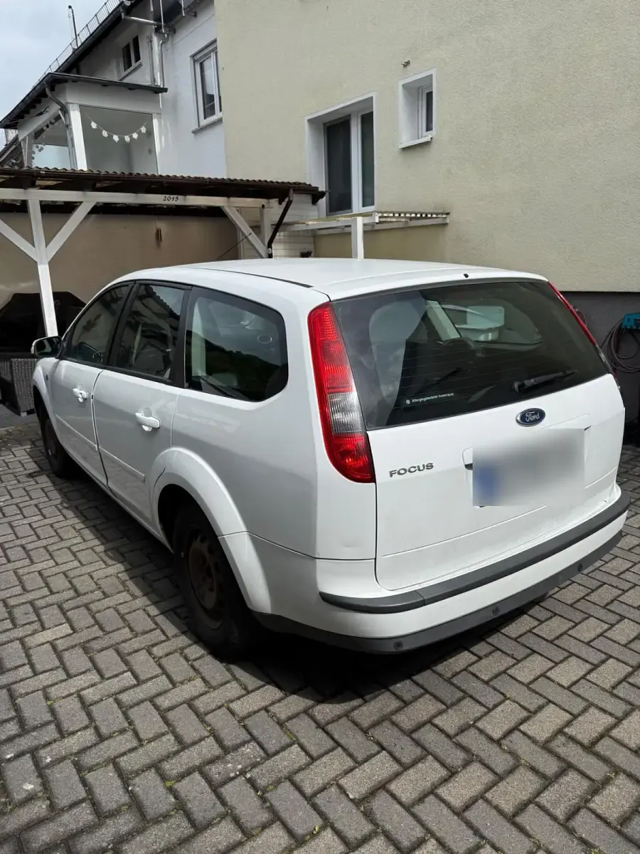 Gebraucht Ford Focus 100 PS (73 kW) 2007 Weiß Kombi