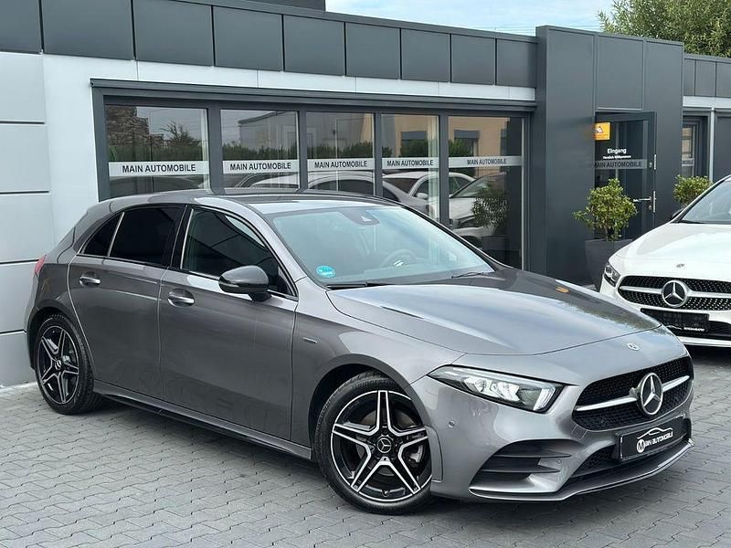 Grau Gebraucht 2022 Mercedes A200 AMG Limousine | 28.890 € (Fairer Preis) - Bild 1/4