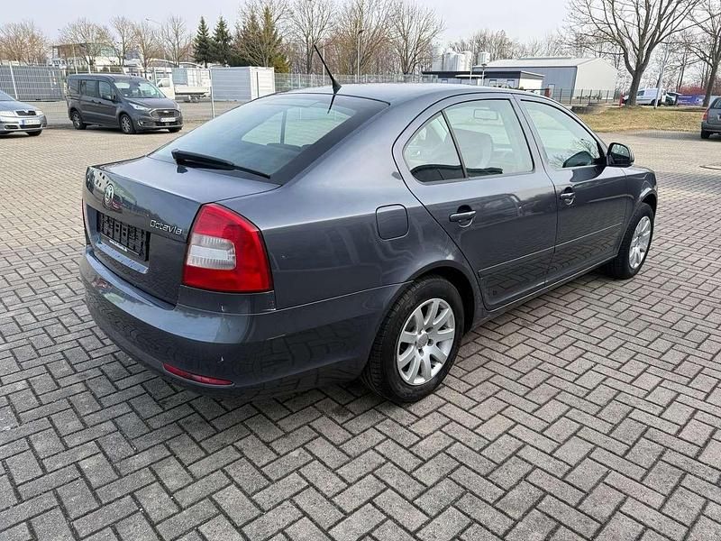 Gebraucht Skoda Octavia Ambiente 105 PS (77 kW) 2012 Anthracitegrau metallic Limousine