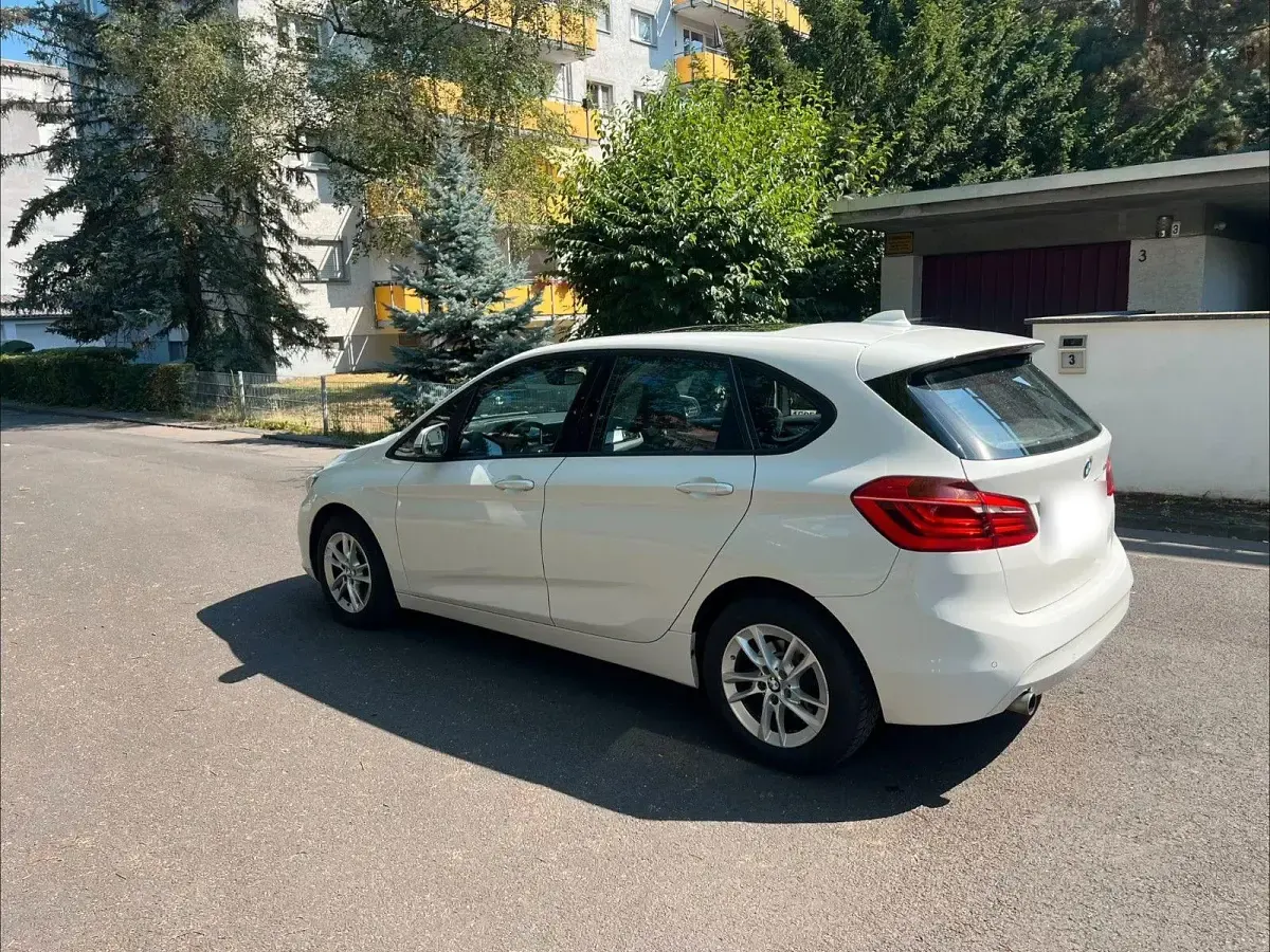 Gebraucht BMW 218 Comfort Edition 150 PS (110 kW) 2016 Weiß Van / Kleinbus