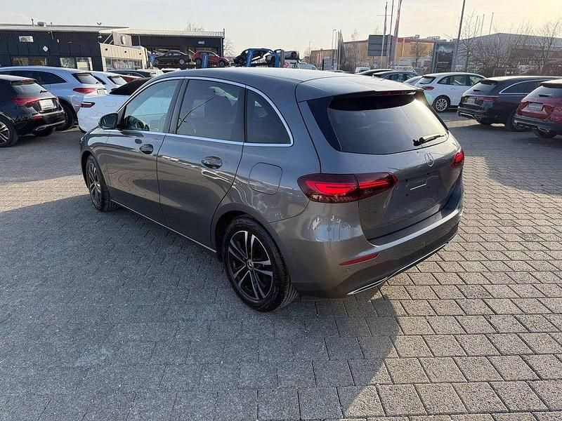 Gebraucht Mercedes B200 Progressive 163 PS (119 kW) 2025 Andere Van / Kleinbus