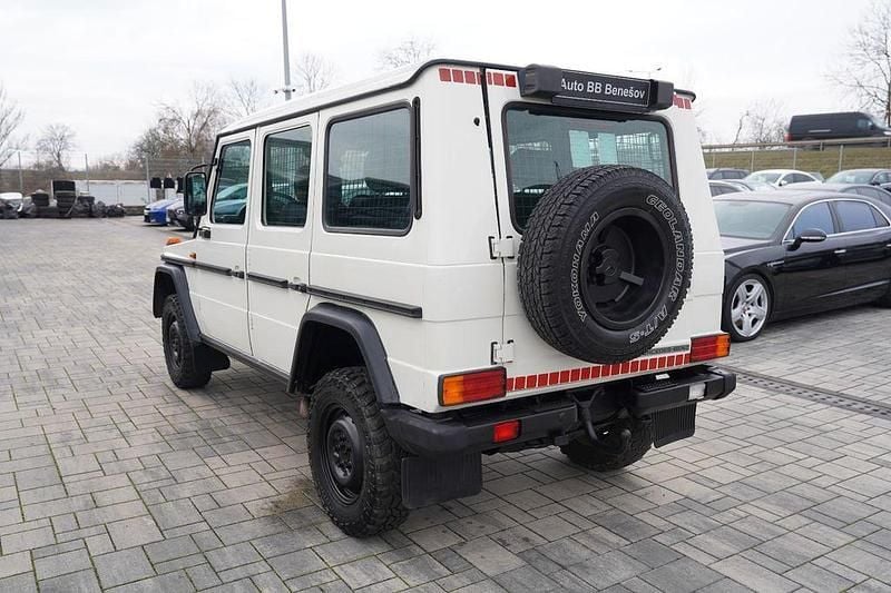 Gebraucht Mercedes G300 184 PS (135 kW) 2011 Weiß SUV