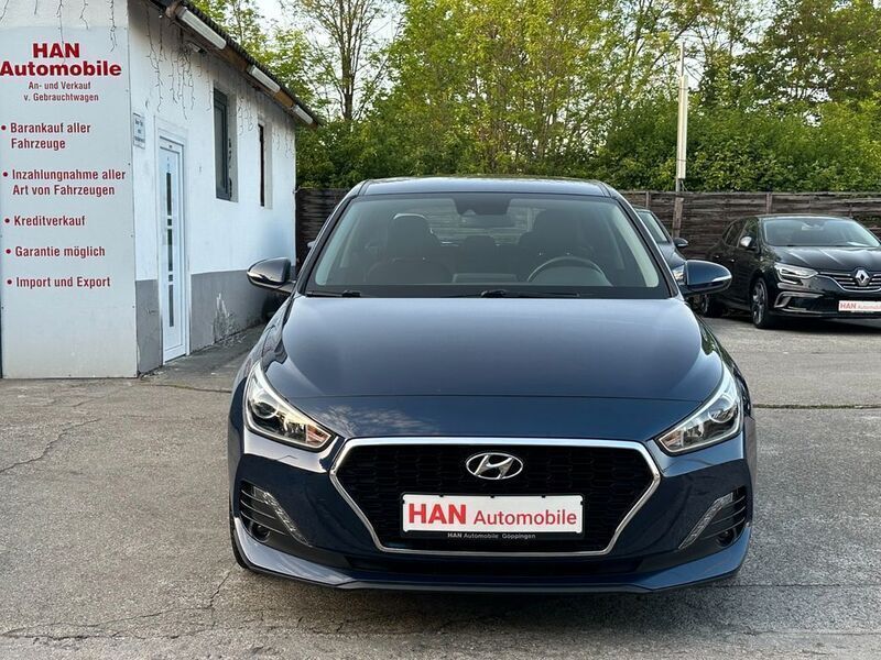 Blau Gebraucht 2018 Hyundai i30 Select Limousine | 12.900 € (Guter Preis) - Bild 1/4