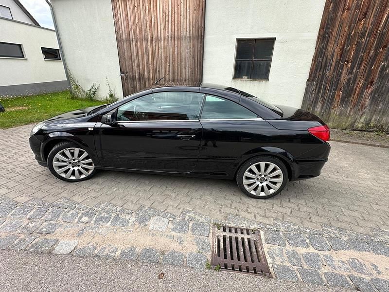 Gebraucht Opel Astra Cabriolet 140 PS (102 kW) 2007 Schwarz Cabrio