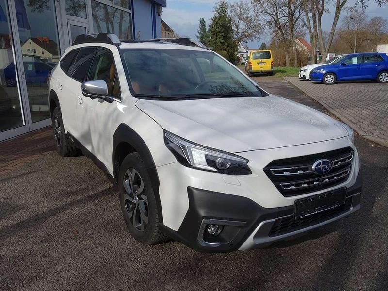 Gebraucht Subaru Outback Platinum 169 PS (124 kW) 2022 Crystal white pearl. Kombi