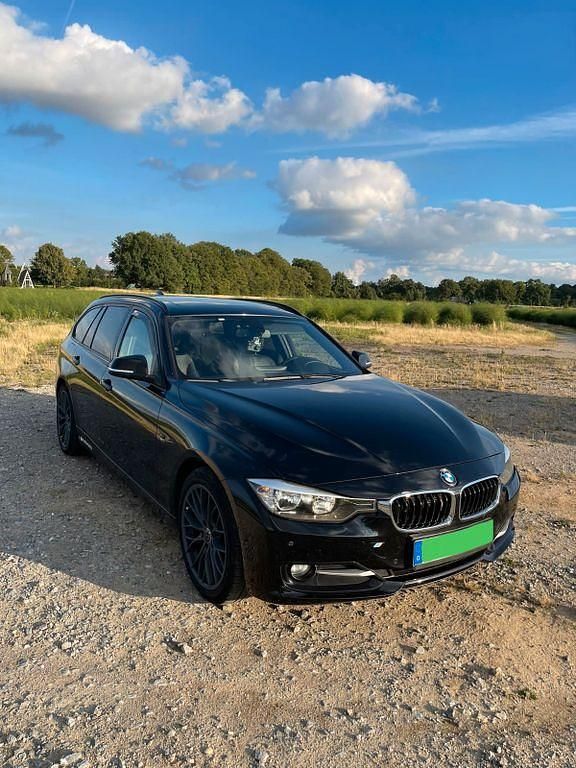Schwarz Gebraucht 2014 BMW 318 Sport Line Kombi | 7.900 € (Superpreis) - Bild 1/4