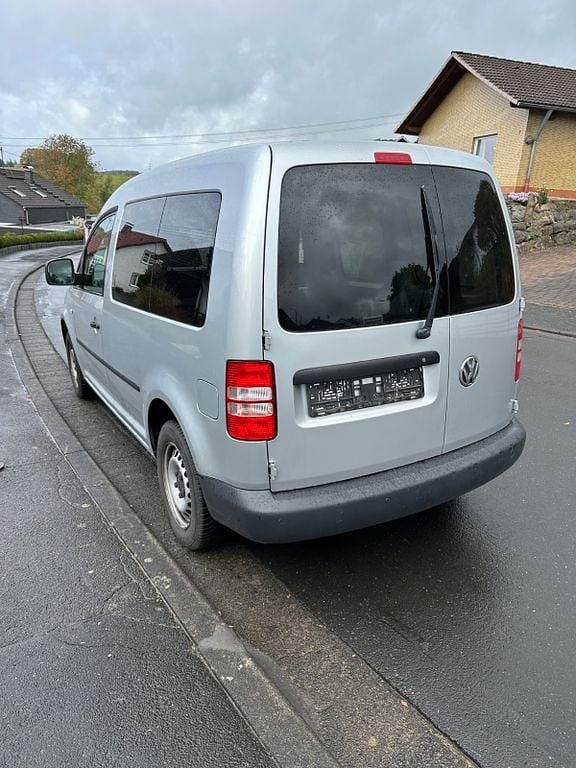 Second-hand VW Caddy 102 CP (75 kW) 2015 Argintiu Monovolum