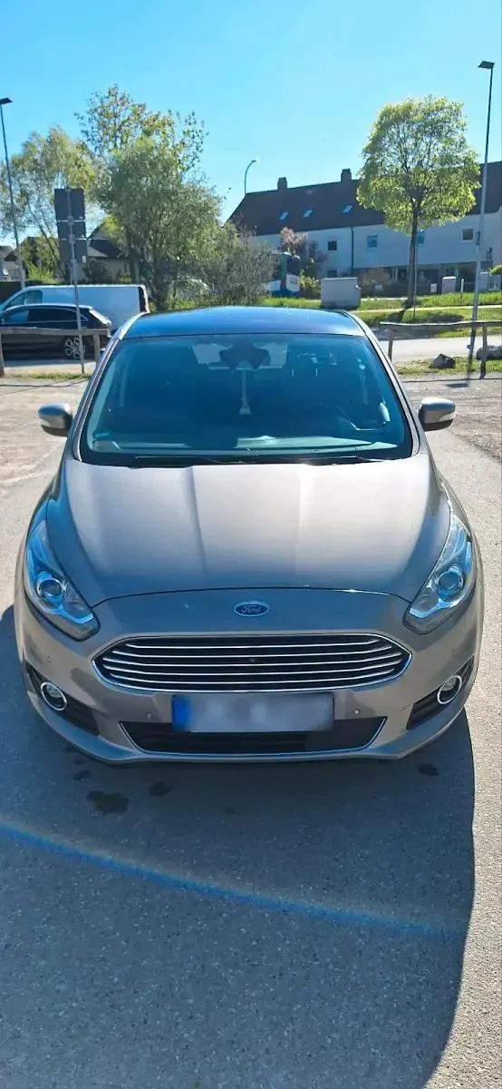 Gebraucht Ford S-MAX Titanium 179 PS (131 kW) 2016 Silber Van / Kleinbus