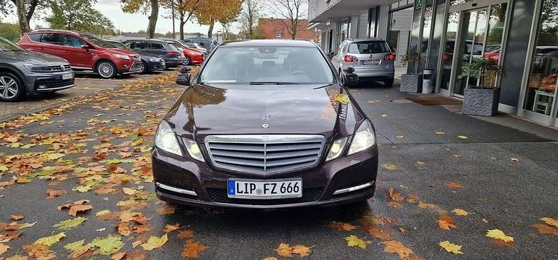 Gebraucht Mercedes E200 184 PS (135 kW) 2010 Braun Limousine