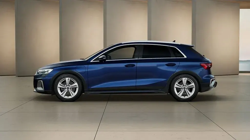 Gebraucht Audi A3 Ambiente 204 PS (150 kW) 2025 Navarrablau metallic Limousine