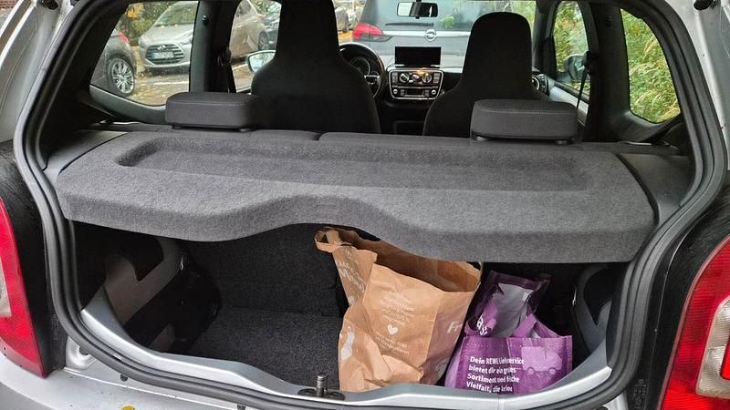 Silber Gebraucht 2015 VW up! CLUB Kleinwagen | 4.500 € (Guter Preis) - Bild 1/4