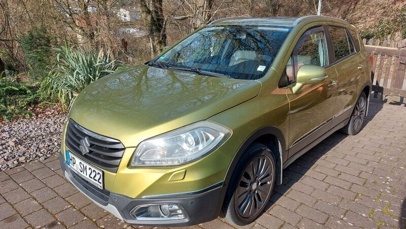 Grün Gebraucht 2013 Suzuki SX4 S-Cross Comfort+ SUV | 6.500 € (Fairer Preis) - Bild 1/4