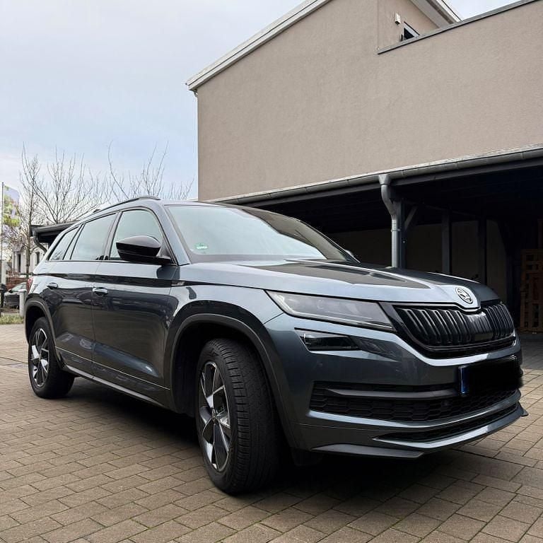 Grau Gebraucht 2019 Skoda Kodiaq SportLine SUV | 22.850 € (Superpreis) - Bild 1/4