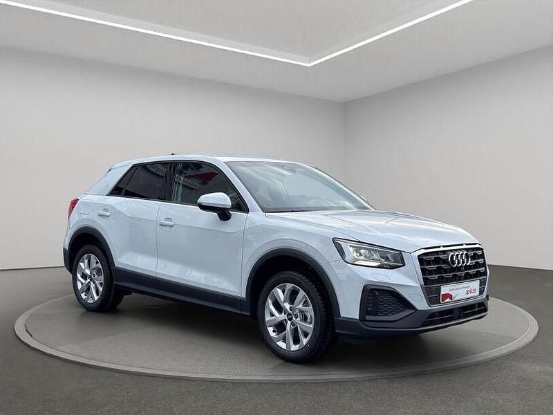 Gebraucht Audi Q2 Ambiente 150 PS (110 kW) 2025 Gletscherweiß metallic SUV