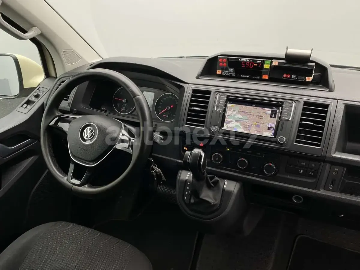 Używany VW Caravelle 150 KM (110 kW) 2018 Beżowy Van