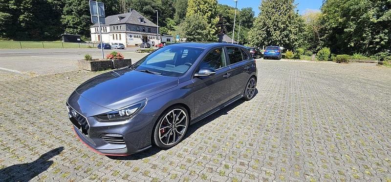 Grau Gebraucht 2019 Hyundai i30 N Performance Limousine | 21.300 € (Fairer Preis) - Bild 1/4