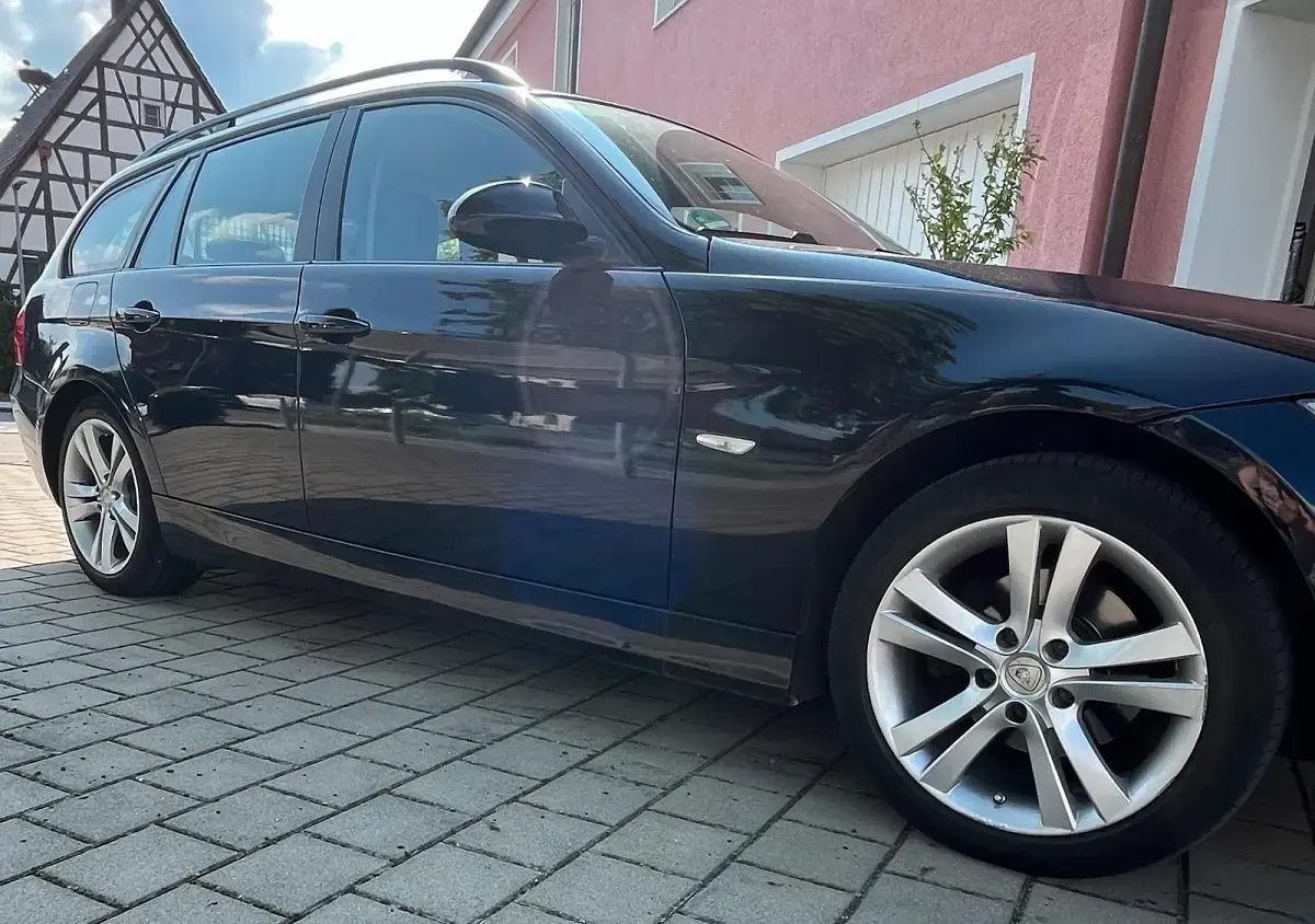 Gebraucht BMW 320 150 PS (110 kW) 2007 Blau Kombi