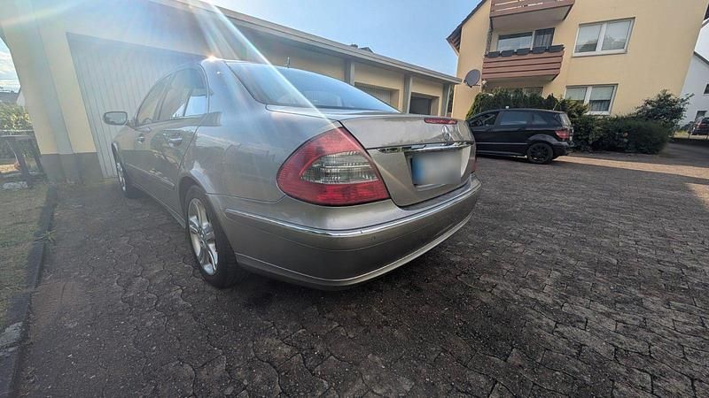 Gebraucht Mercedes E350 Avantgarde 272 PS (200 kW) 2006 Grau Limousine