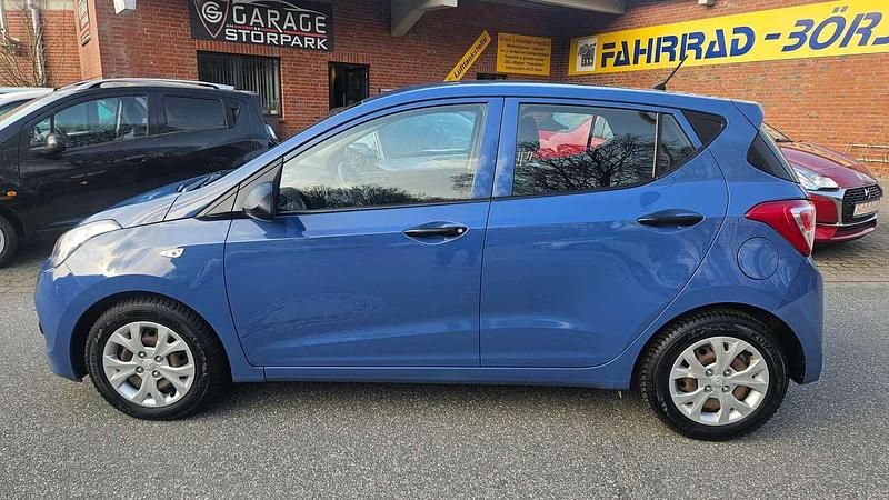 Gebraucht Hyundai i10 Trend 67 PS (49 kW) 2014 Blau Kleinwagen