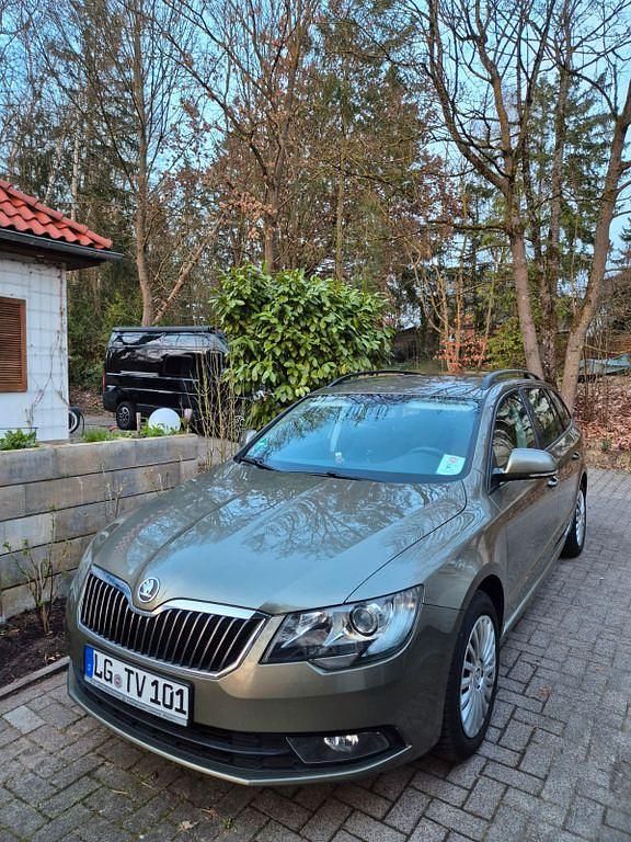 Gebraucht Skoda Superb Active 140 PS (102 kW) 2014 Kombi