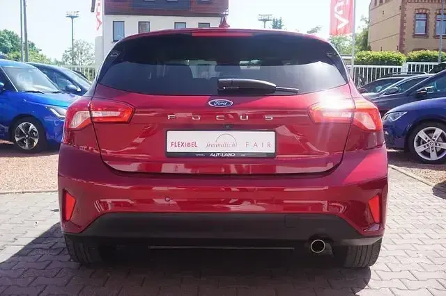 Gebraucht Ford Focus Cool & Connect 150 PS (110 kW) 2020 Rubyrot (metallic) Limousine
