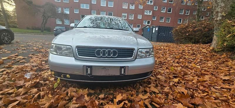 Silber Gebraucht 2000 Audi A4 Limousine | 800 € (Guter Preis) - Bild 1/4