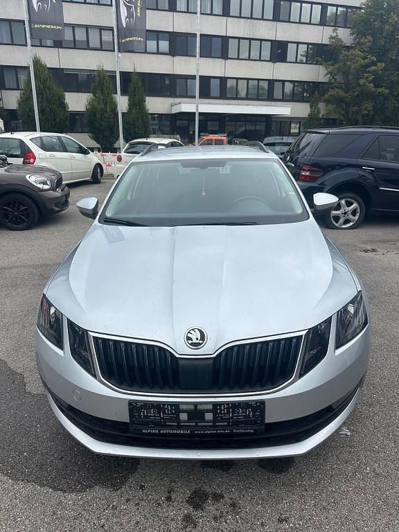 Silber Gebraucht 2019 Skoda Octavia Soleil Kombi | 12.300 € (Guter Preis) - Bild 1/4