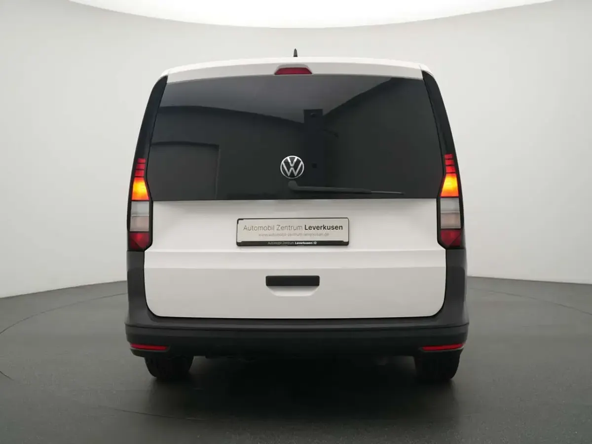 Używany VW Caddy Maxi 122 KM (89 kW) 2021 Biały Minivan