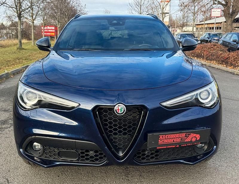 Gebraucht Alfa Romeo Stelvio Tech Edition 209 PS (153 kW) 2019 Blau SUV