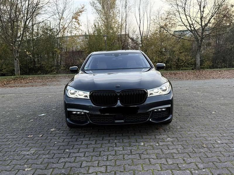 Gebraucht BMW 750 449 PS (330 kW) 2018 Grau Limousine