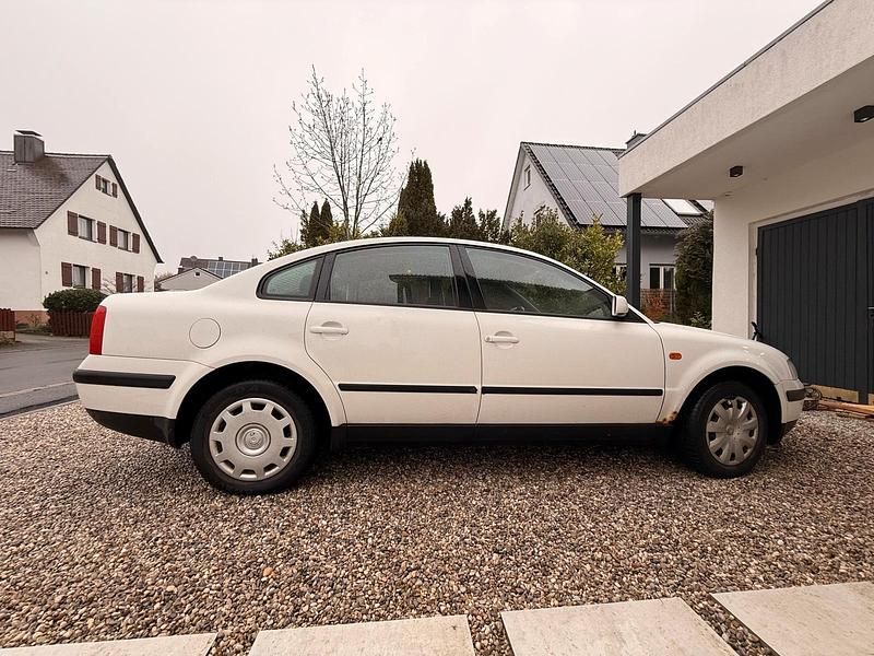 Usata VW Passat 101 CV (74 kW) 1997 Bianco Berlina
