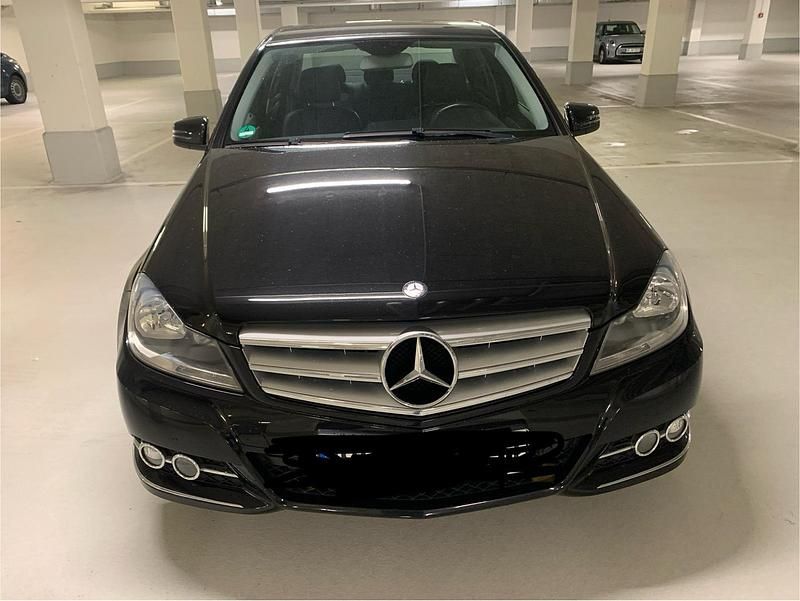 Schwarz Gebraucht 2011 Mercedes C180 Avantgarde Limousine | 15.777 € - Bild 1/4